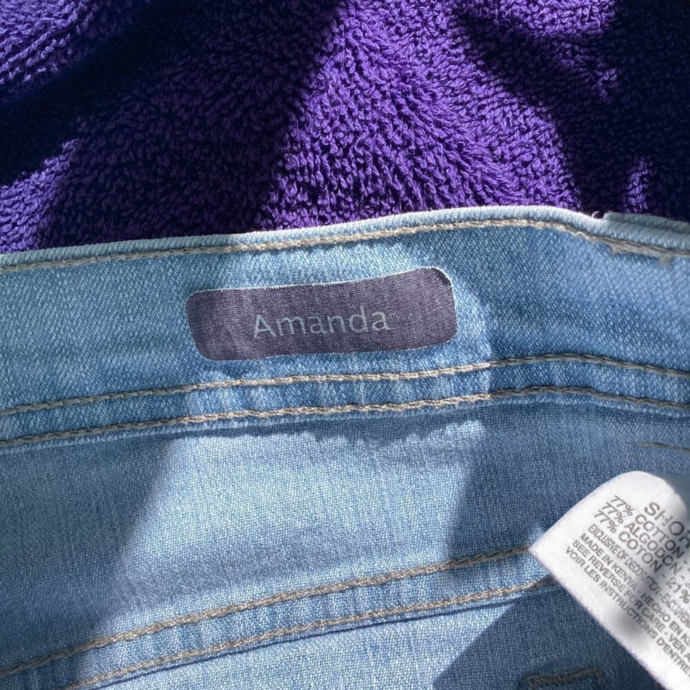 Gloria Vanderbilt Jeans Amanda Women's Sz 10 Short Light Wash Embellished Pocket - Picture 4 of 5